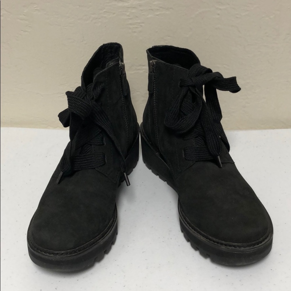 Eileen Fisher booties/ size 5